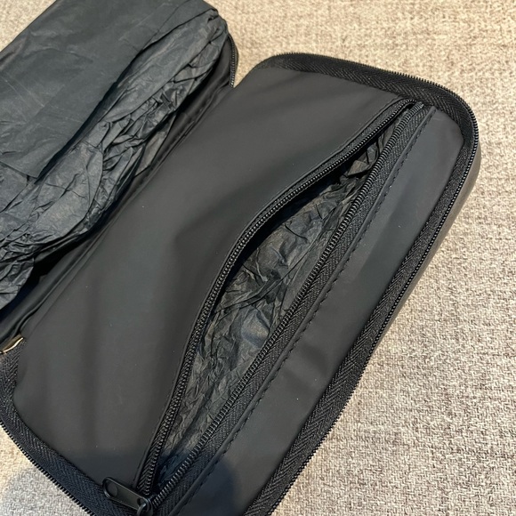 Dior Vanity Set - Dior Makeup bag, Dior Addict Lipglow & Dior Show 4D Maximizer - Picture 12 of 16